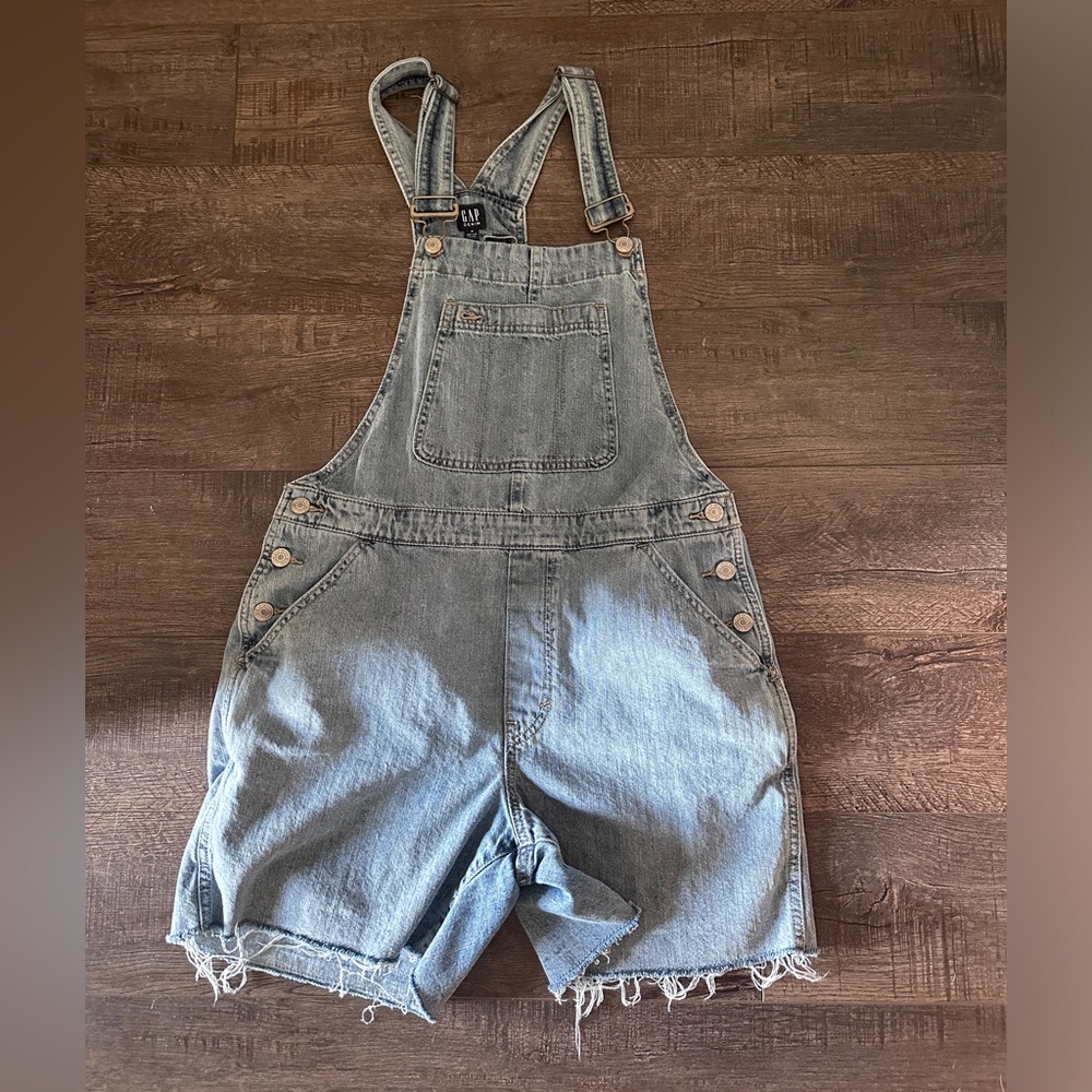 Women’s medium overalls. Gap